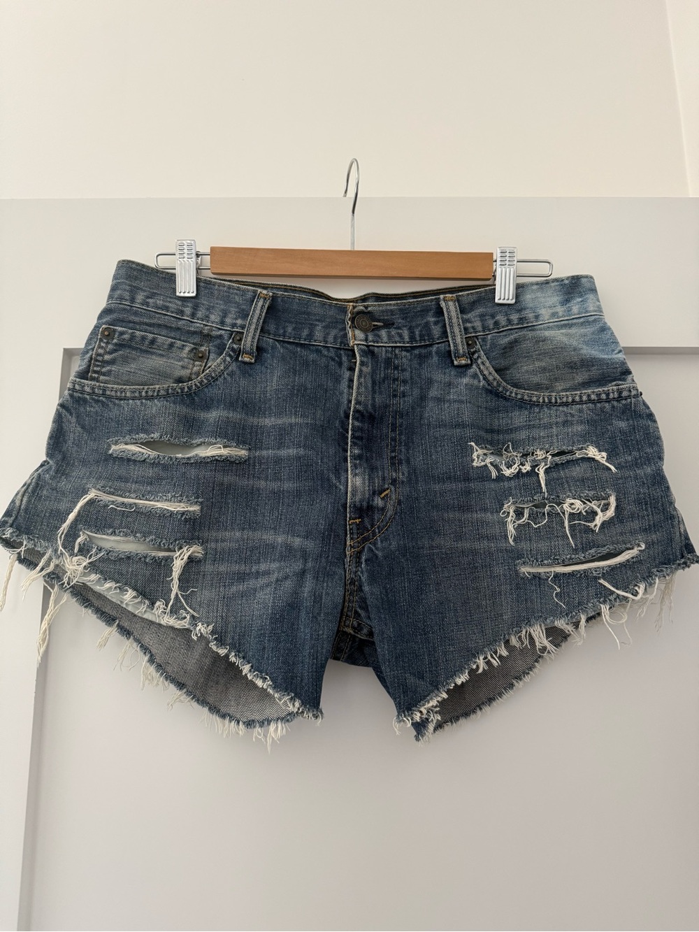 Super Cute Vintage Levi High-Waist Cut-off Jean Shorts